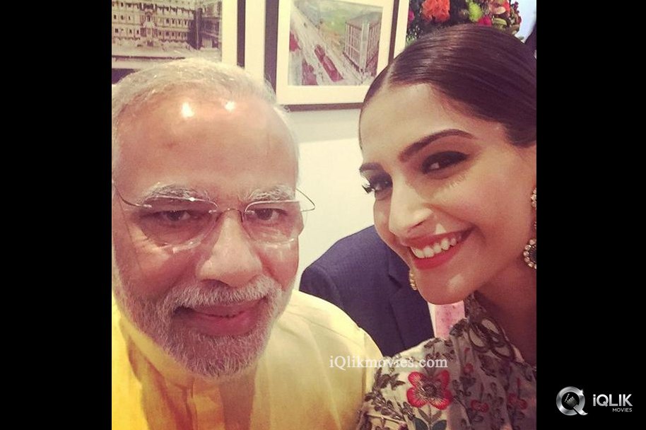 Selfies-of-Indian-Film-Celebrities